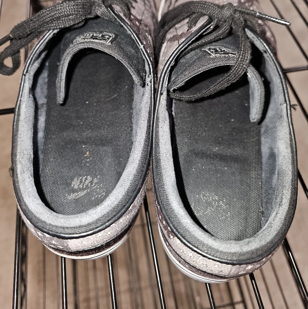 Nike Shoes - Picture 3 of 5